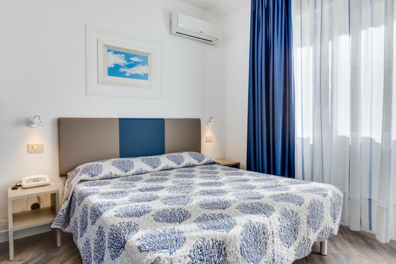 Hotel Manila Лідо-ді-Єзоло Номер фото